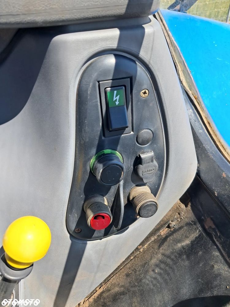 New Holland TS90 - 27