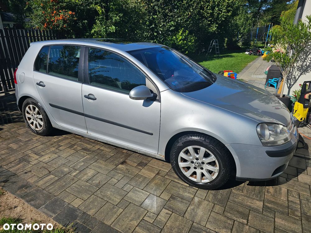 Volkswagen Golf 1.6 FSI Comfortline - 5
