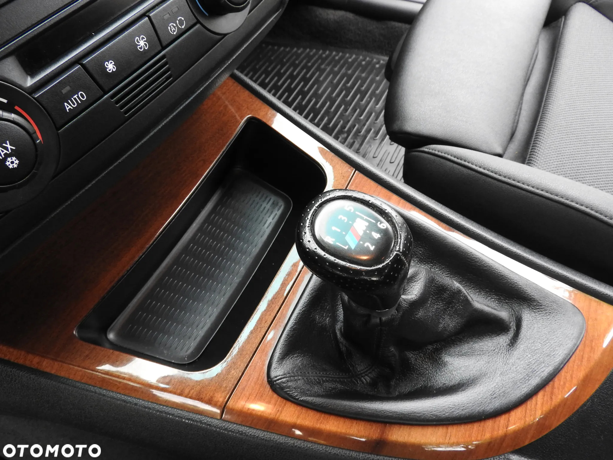 BMW Seria 1 120i - 23