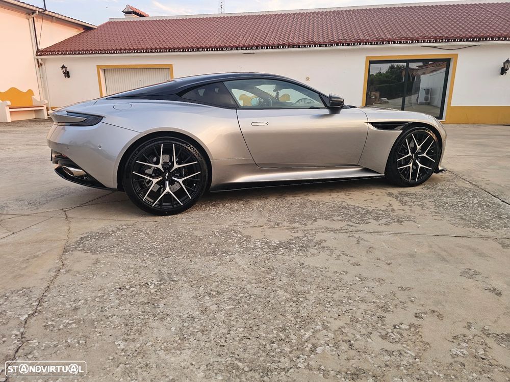 Aston Martin DB12 Coupé V8 - 14