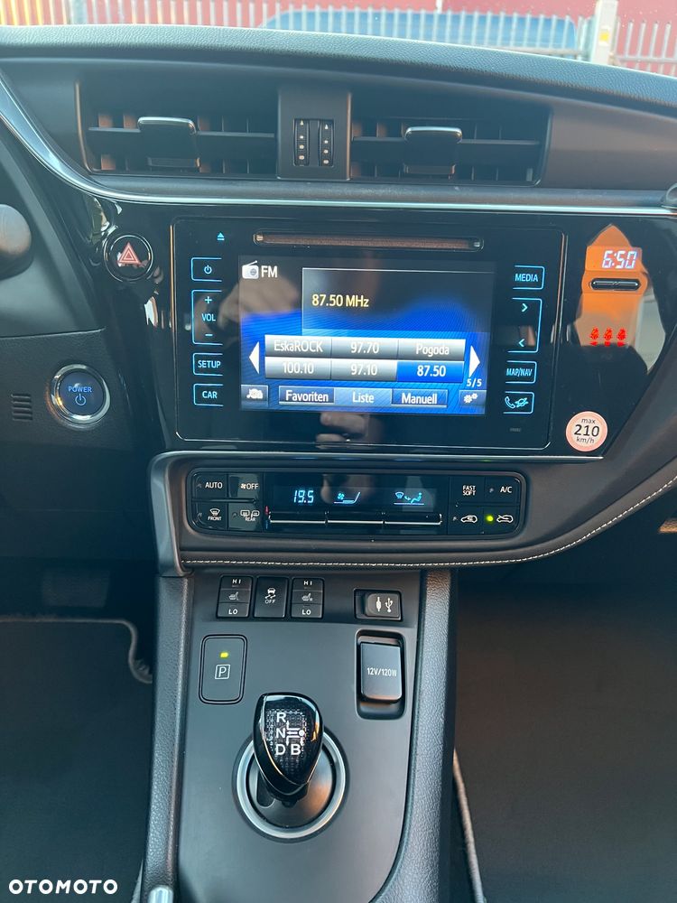 Toyota Auris 1.8 HSD Sol - 32