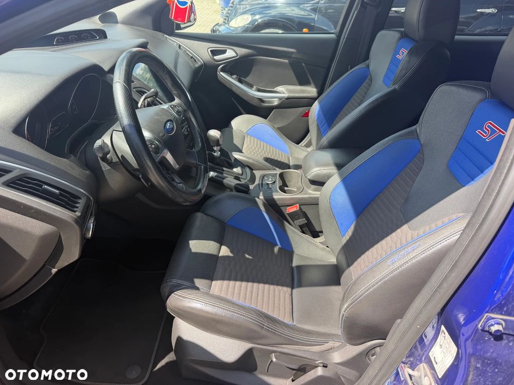 Ford Focus 2.0 EcoBoost ST mit Leder-Sport-Paket - 9