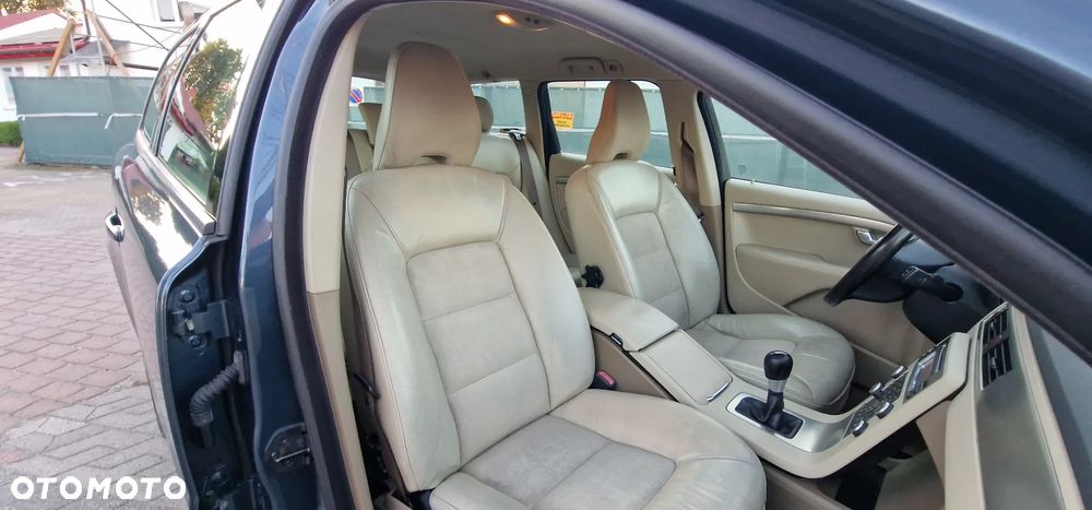 Volvo V70 2.0 Momentum - 8