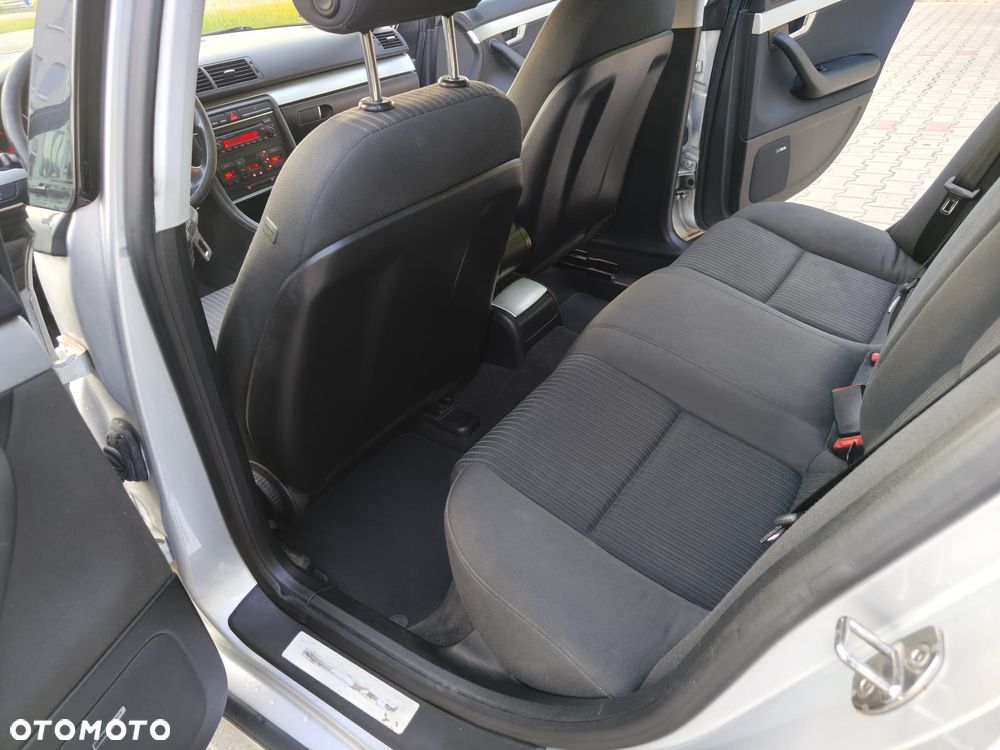 Audi A4 Limousine - 11