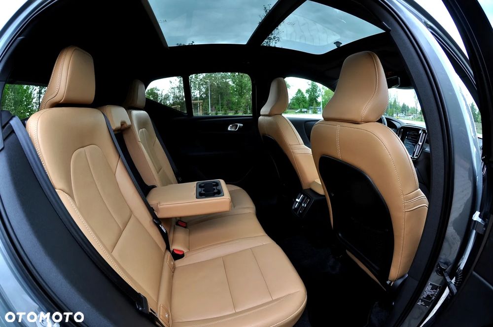 Volvo XC 40 D4 AWD Momentum Pro - 24