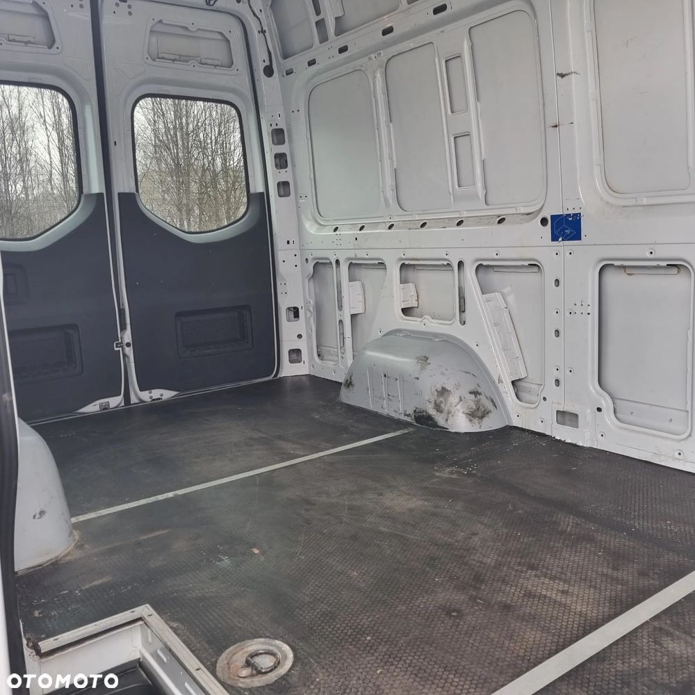 Mercedes-Benz Sprinter - 9