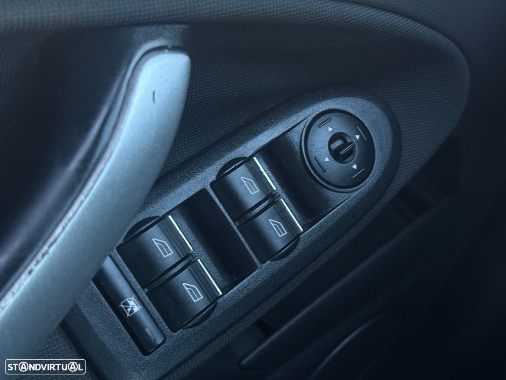 Ford C-Max 1.6 TDCi Titanium - 16