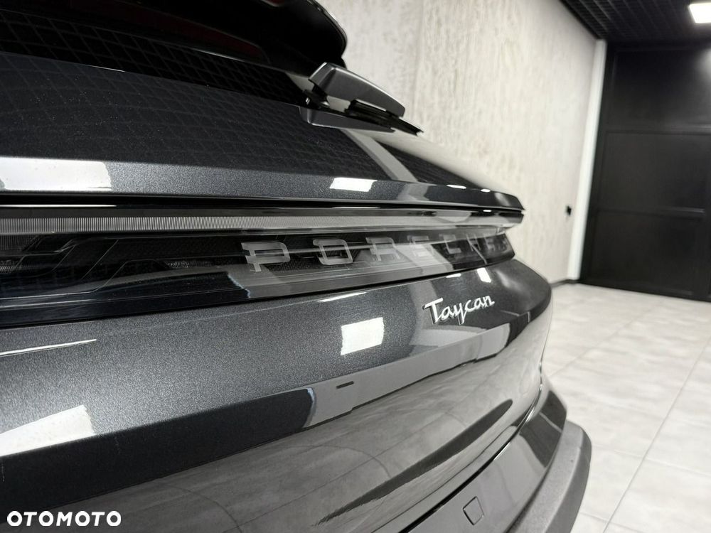 Porsche Taycan Performance Plus - 14