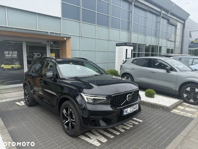 Volvo XC 40 B3 Plus Dark - 24