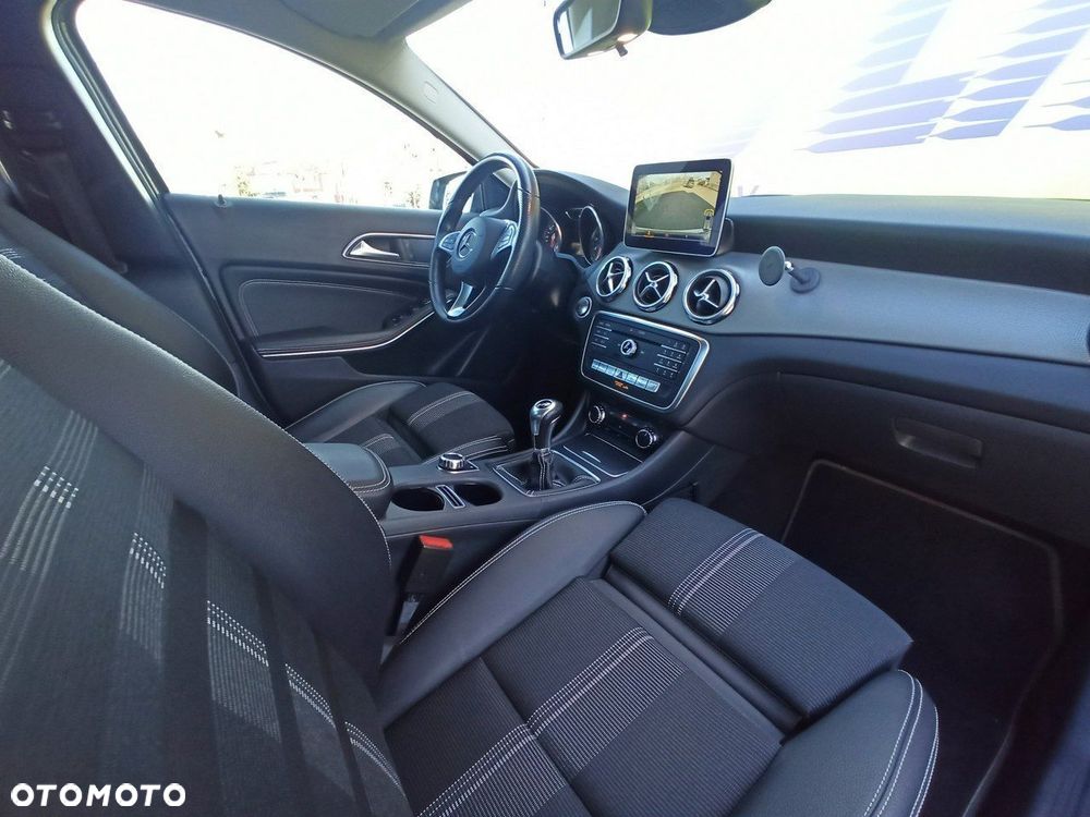 Mercedes-Benz GLA - 12