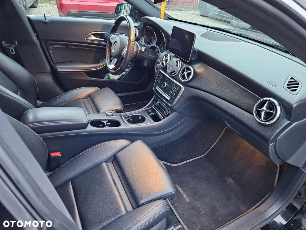 Mercedes-Benz CLA 250 7G-DCT - 12