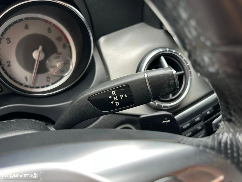 Mercedes-Benz CLA 220 - 25