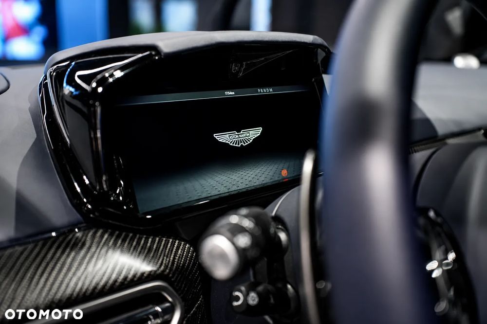 Aston Martin Vantage - 14