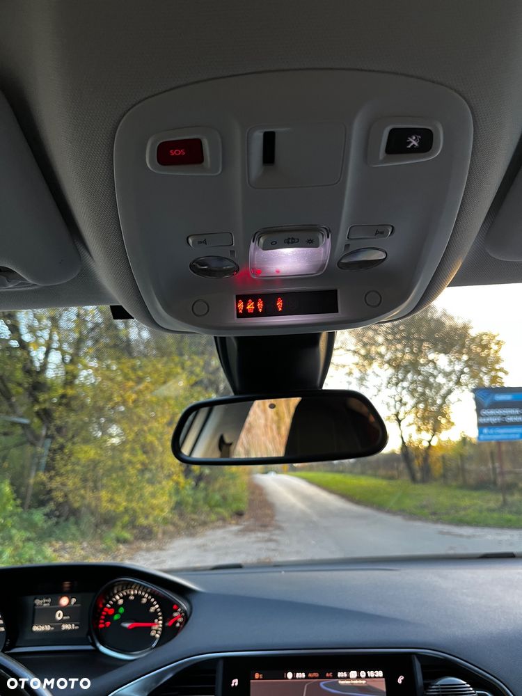 Peugeot 308 1.2 PureTech GPF Road Trip S&S EAT8 - 27