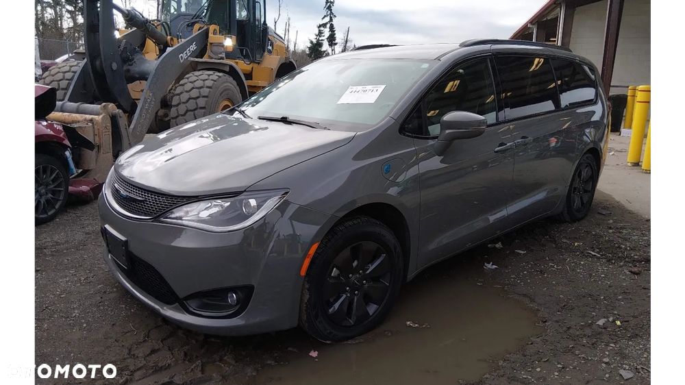 Chrysler Pacifica - 1