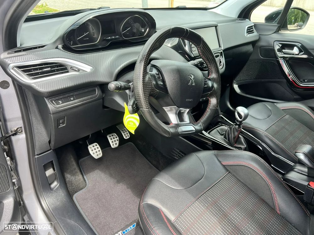 Peugeot 2008 PureTech 130 GT Pack - 26