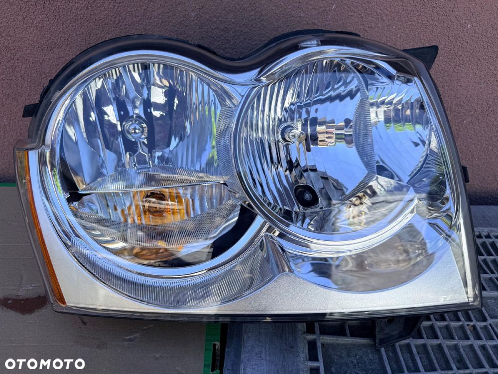 Lampa przednia JEEP GRAND CHEROKEE WK PRAWA EUROPA ORYGINALNA VALEO - 1