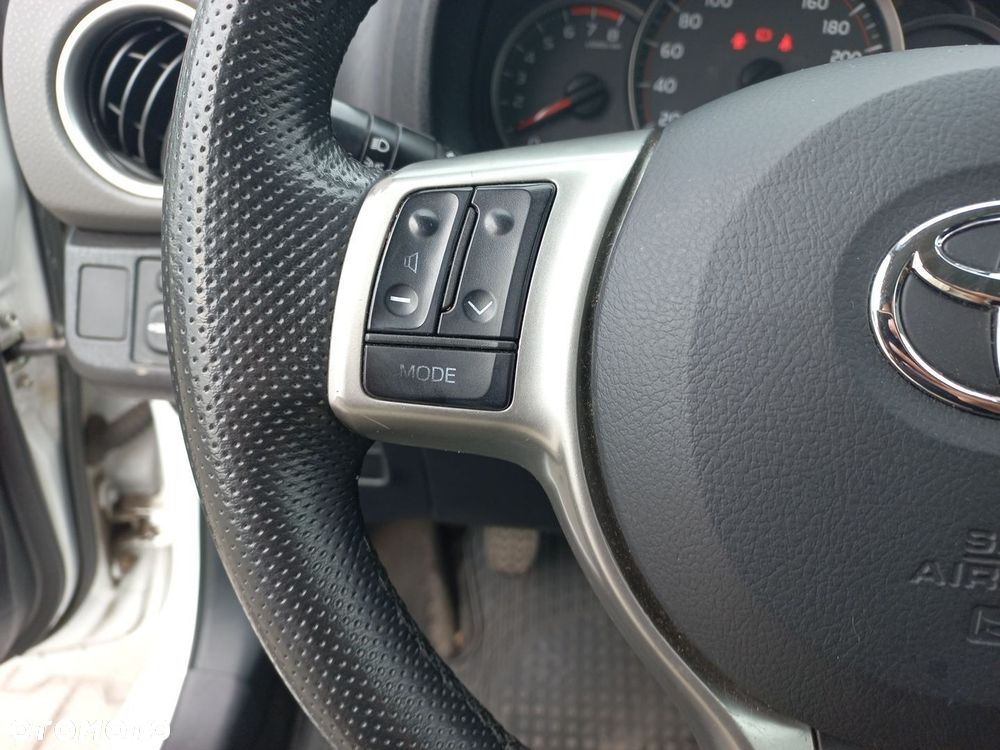 Toyota Yaris 1.0 Active EU6 - 17