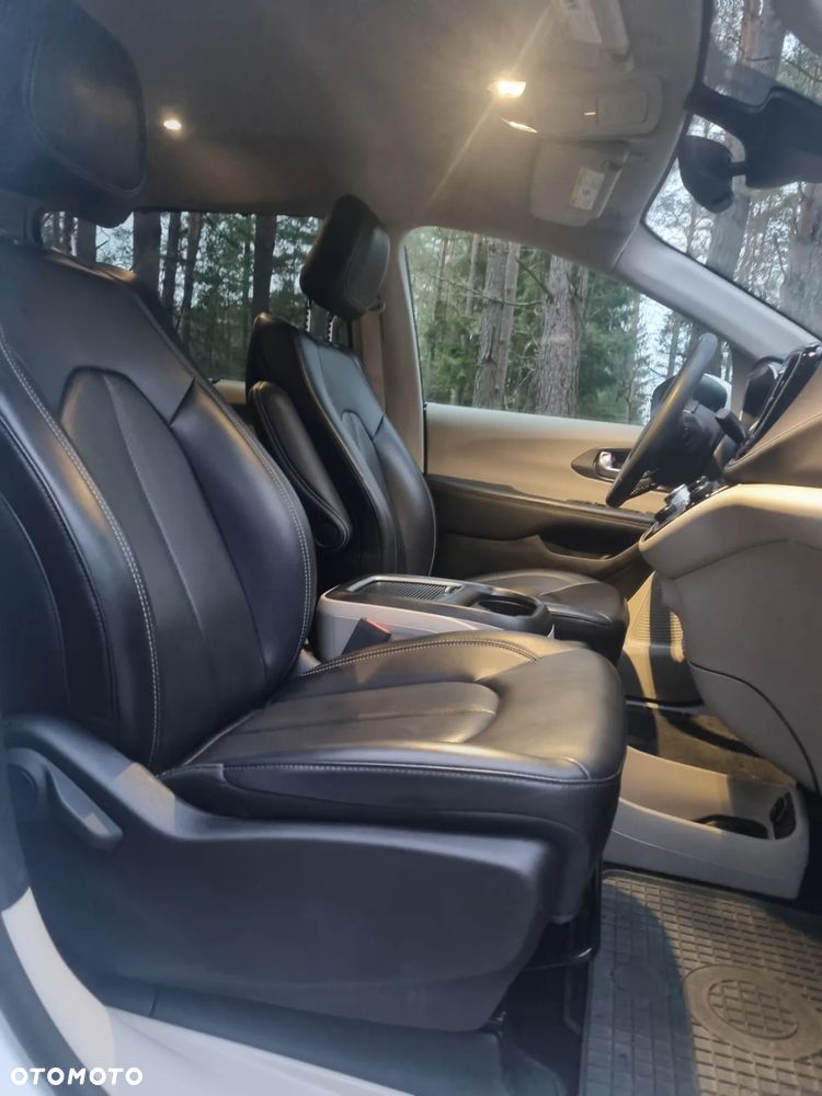 Chrysler Pacifica - 21