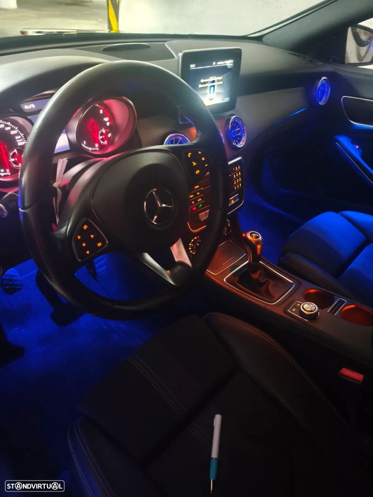 Mercedes-Benz CLA 180 d Shooting Brake AMG Line - 10