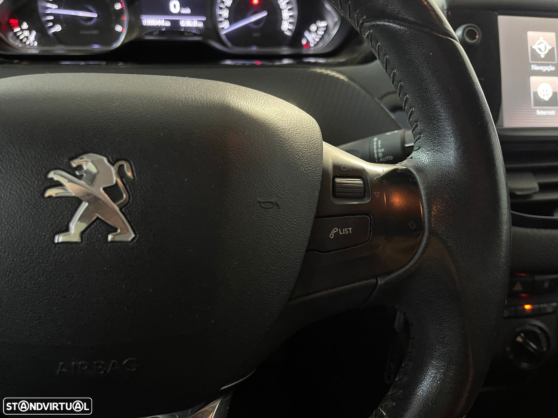Peugeot 2008 1.6 BlueHDi Style - 17