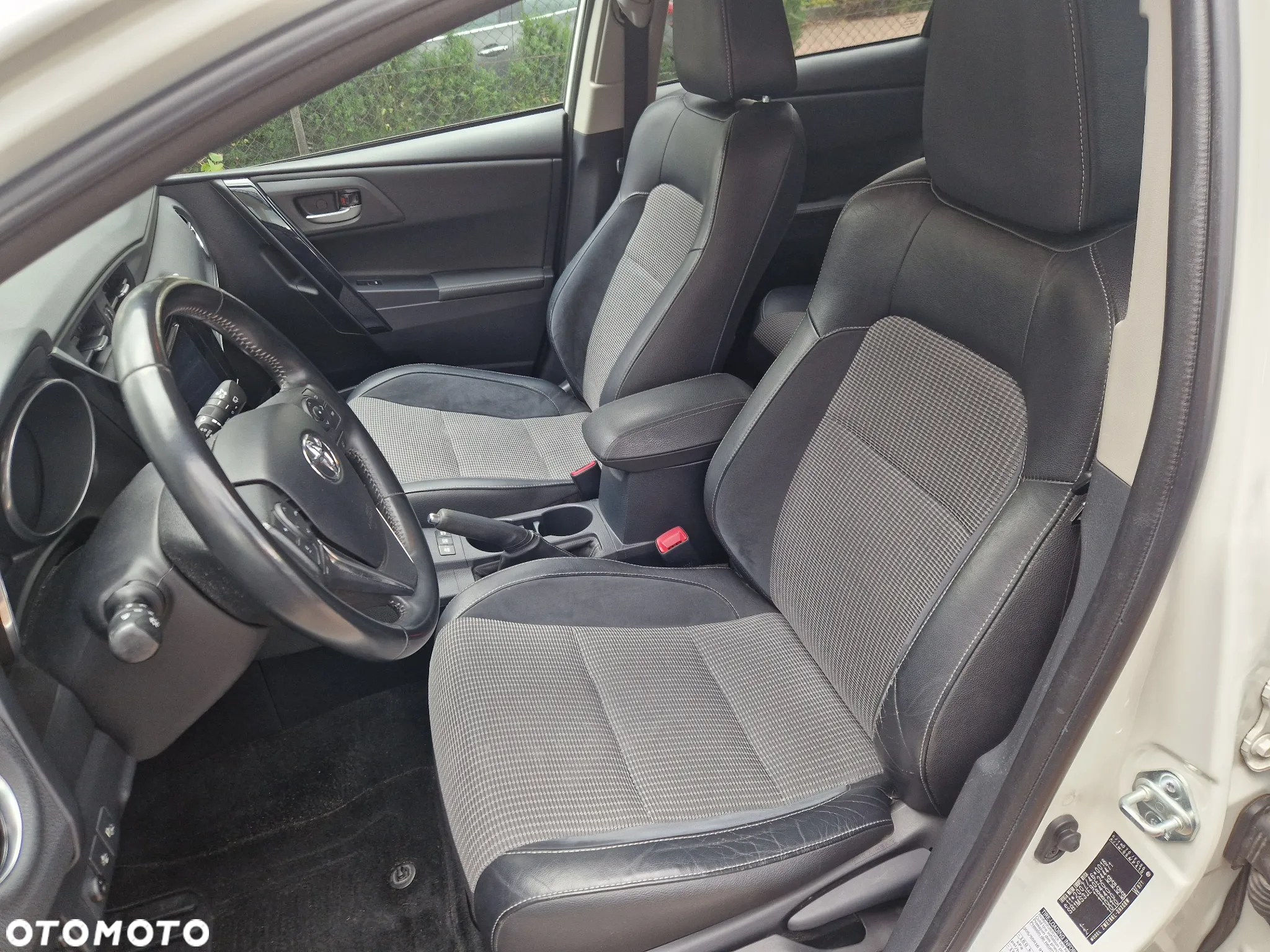 Toyota Auris Hybrid 135 Prestige - 13