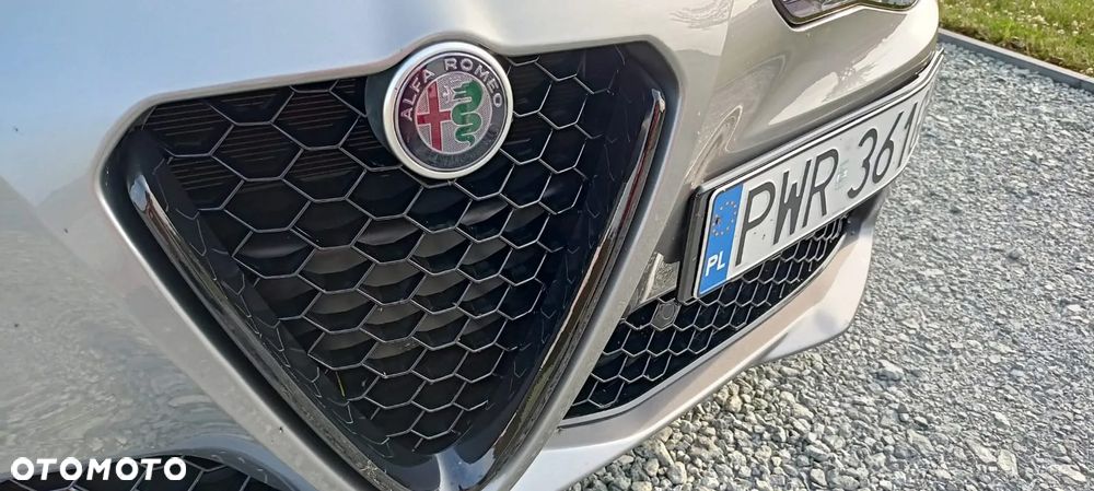 Alfa Romeo Giulia 2.2 D Turbo - 12