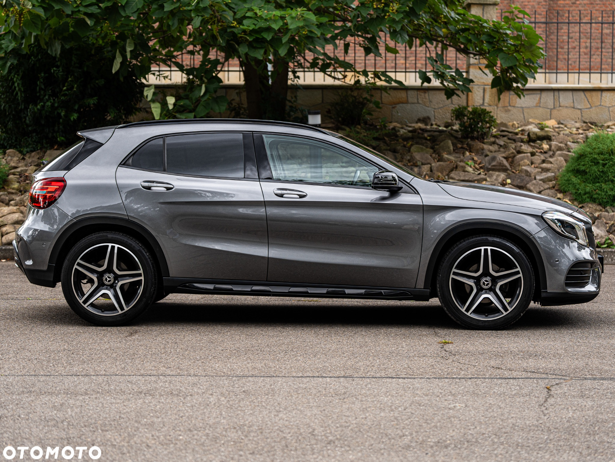 Mercedes-Benz GLA 180 7G-DCT AMG Line - 11