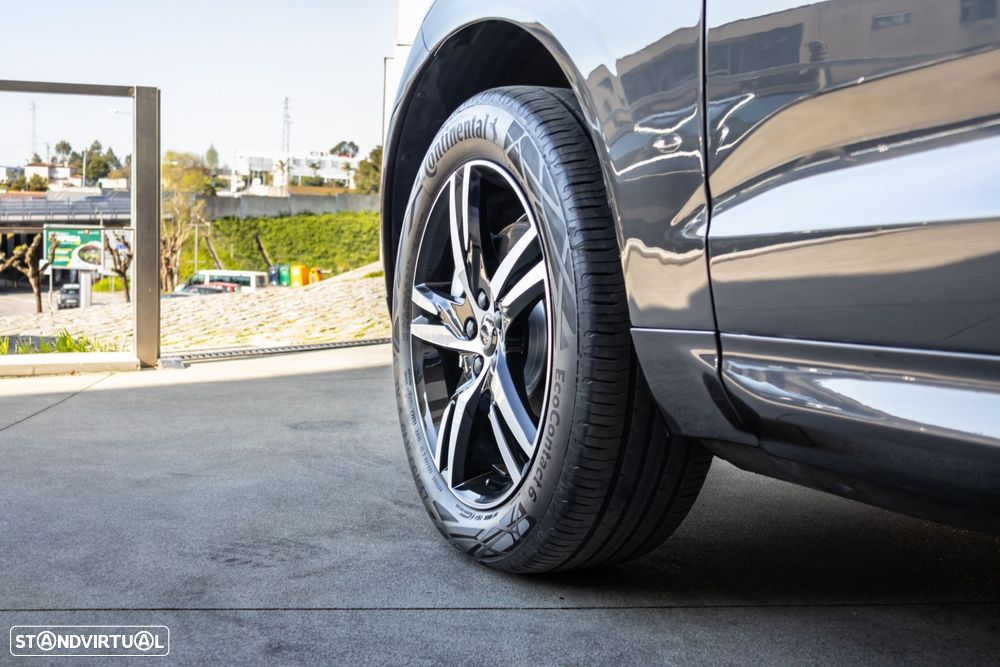 Volvo XC 60 2.0 B4 R-Design Geartronic - 9