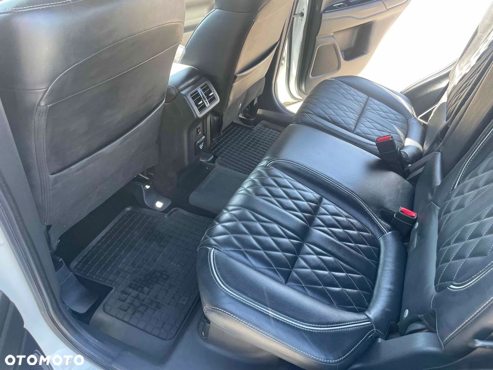 Mitsubishi Outlander - 16