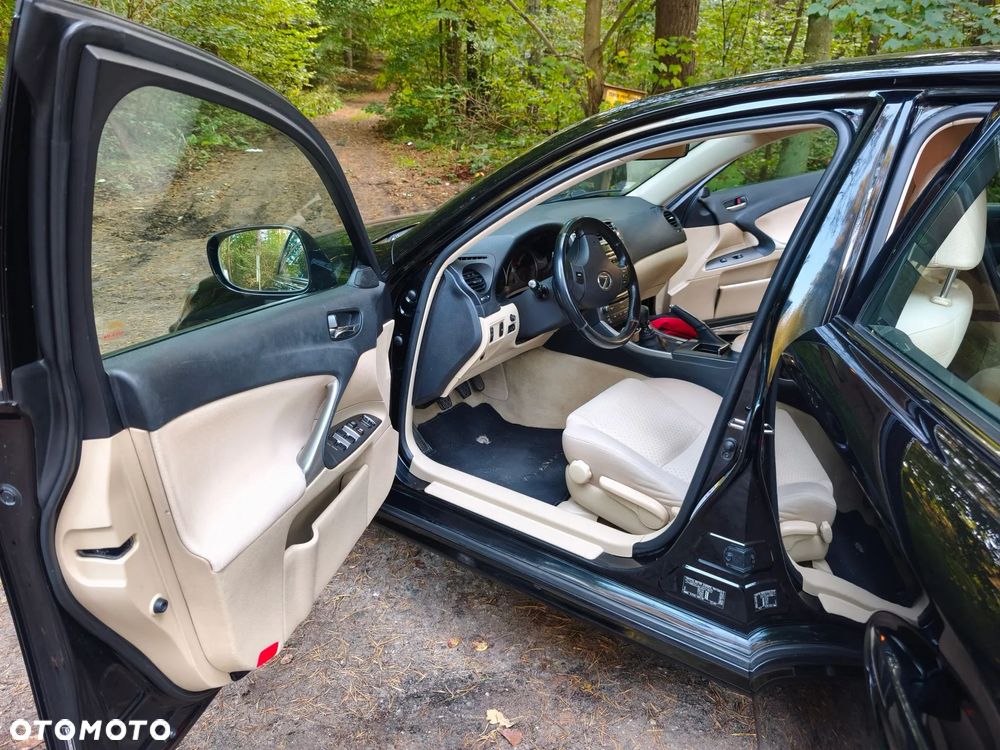 Lexus IS 220 D Prestige - 12