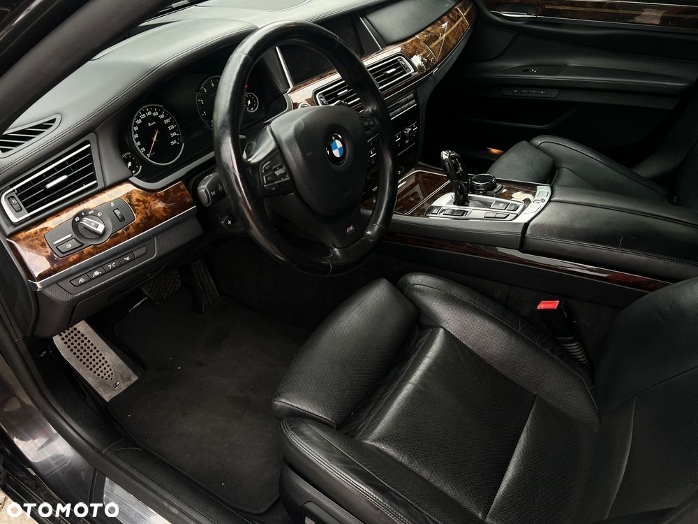 BMW Seria 7 740i - 9
