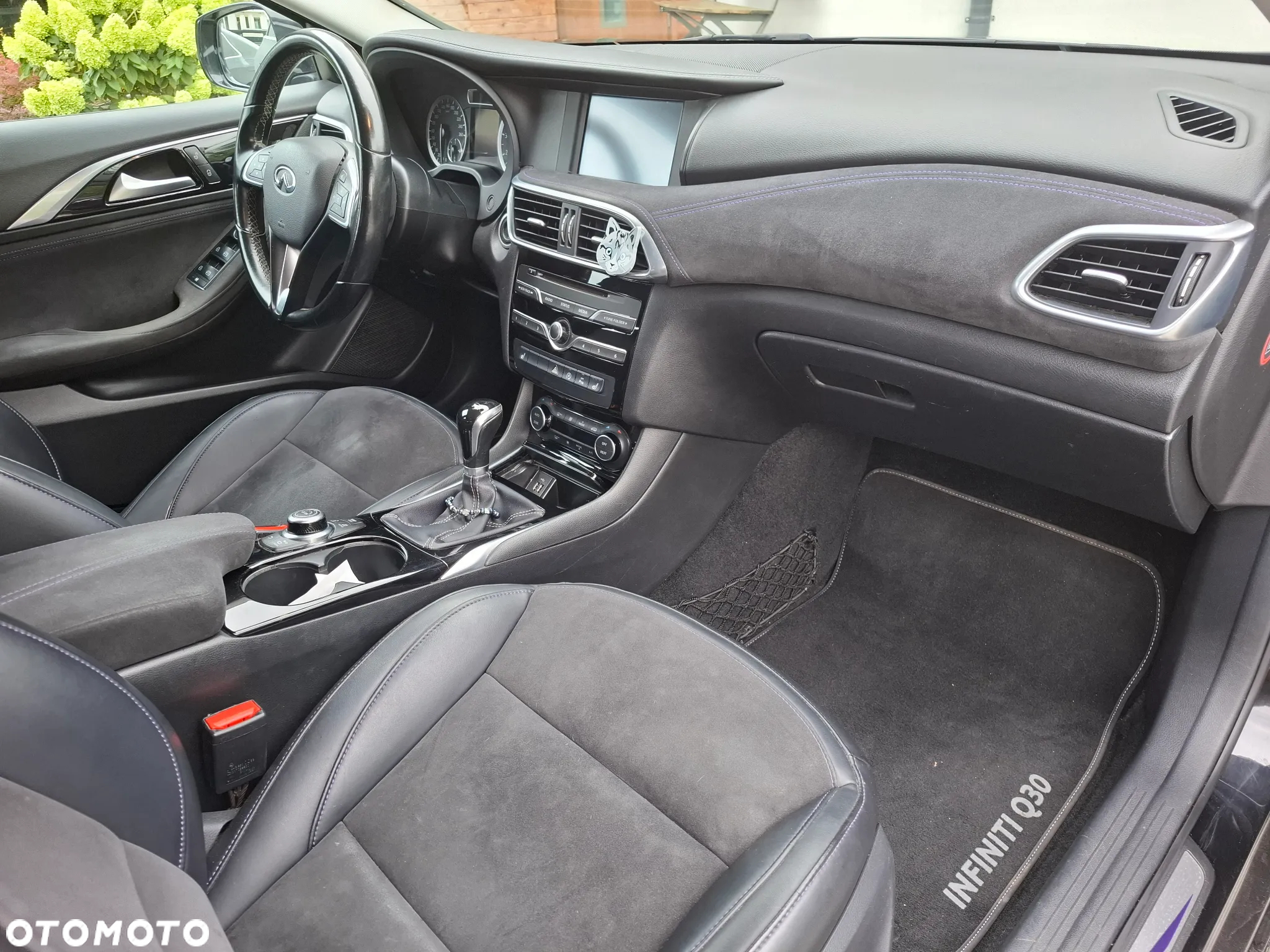 Infiniti Q30 1.6t Premium - 13
