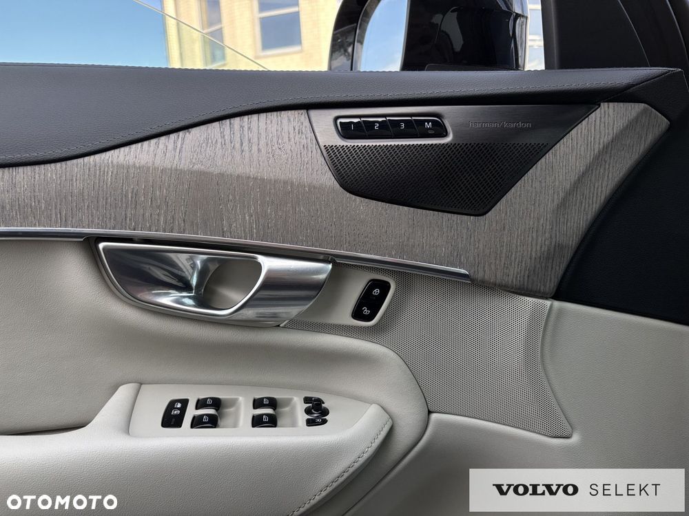 Volvo XC 90 - 9