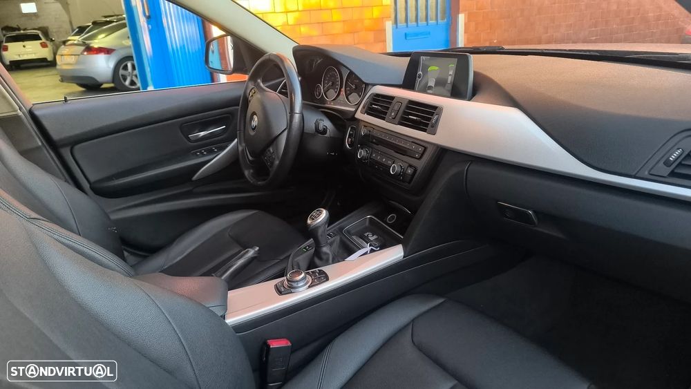 BMW 318 d Touring Line Luxury - 11