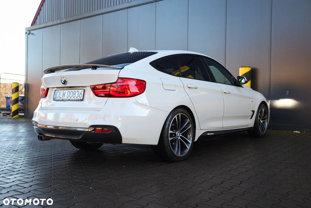 BMW Seria 3 330i M Sport Shadow sport - 17