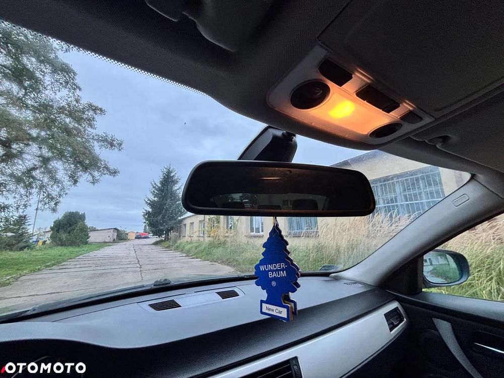 BMW Seria 3 318i - 25