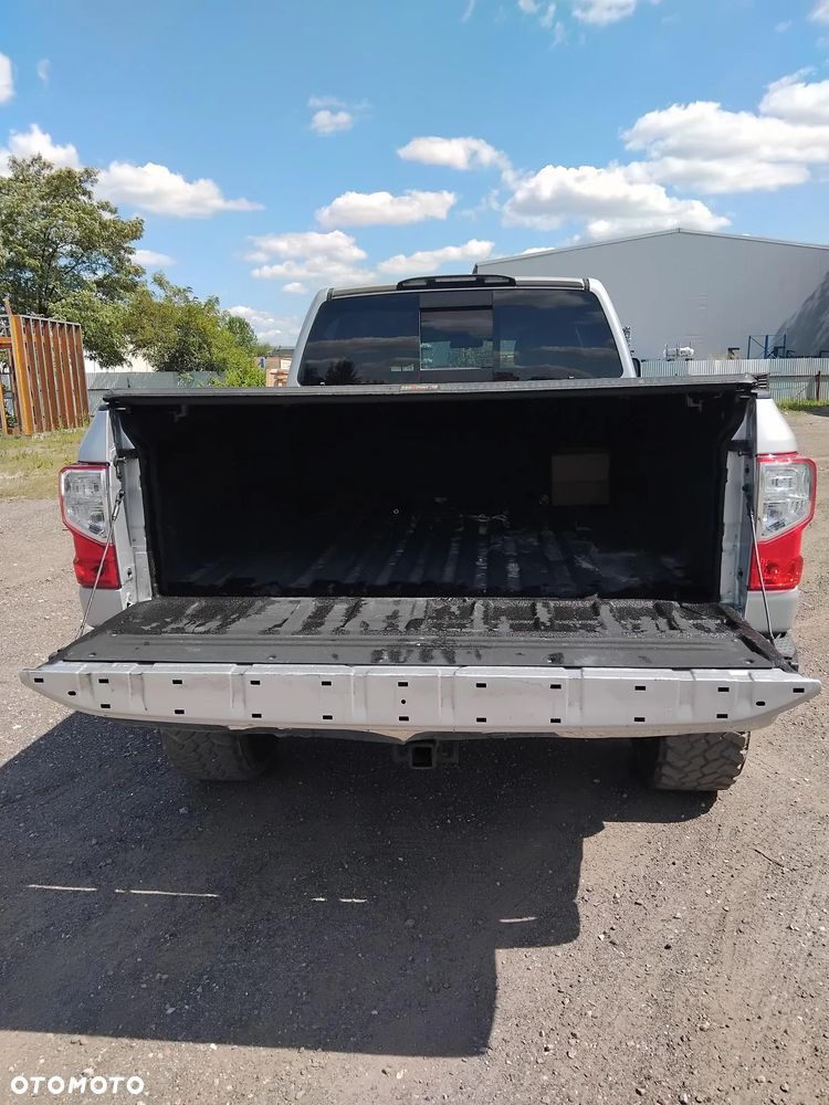 Nissan Titan - 5