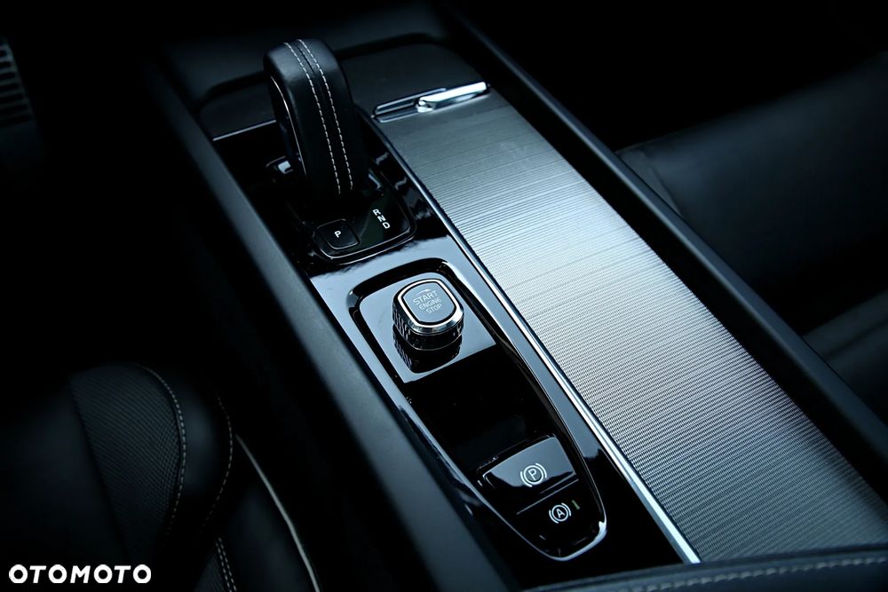 Volvo XC 60 B4 D AWD R-Design - 36