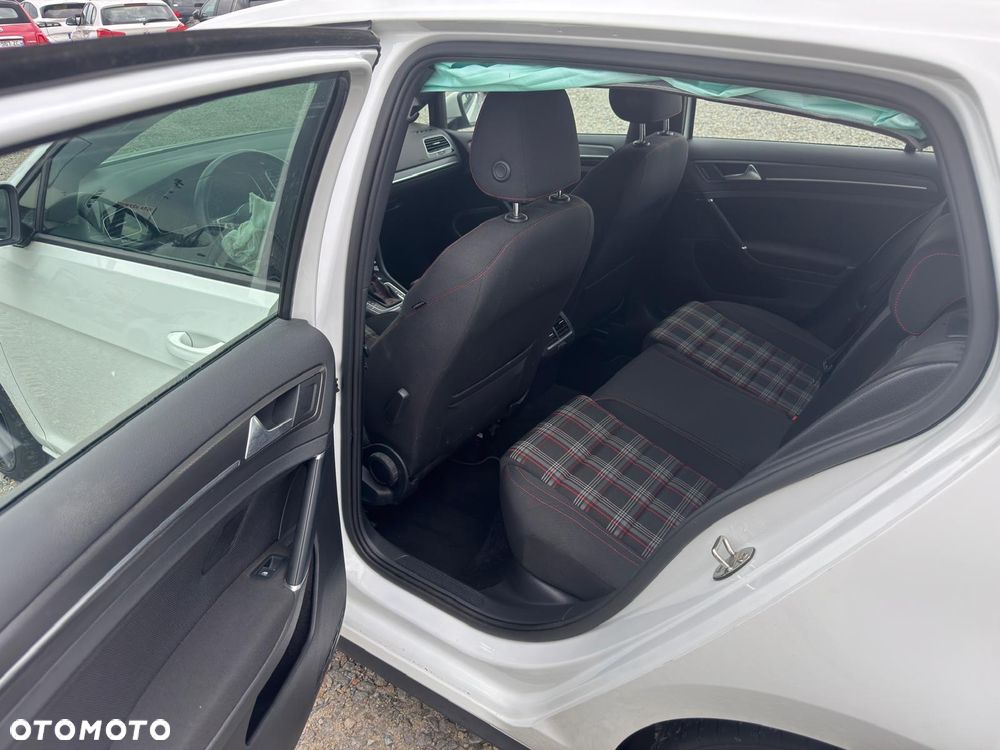 Volkswagen Golf GTI 2.0 TSI OPF DSG Performance - 14