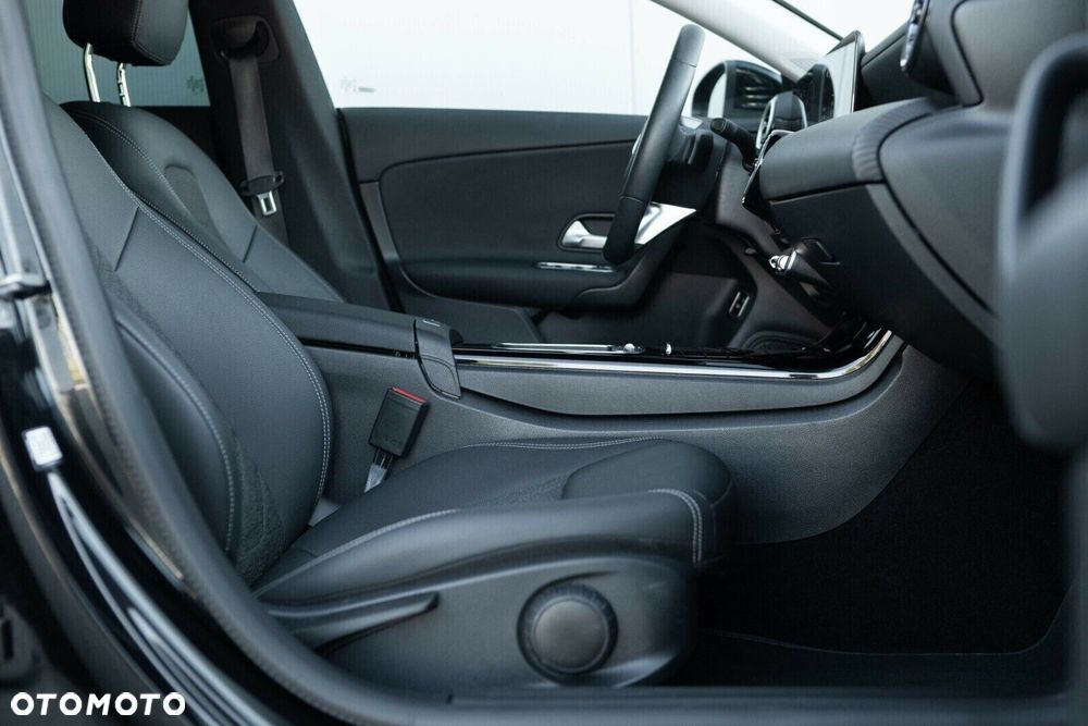 Mercedes-Benz CLA 200 mHEV 7G-DCT - 23