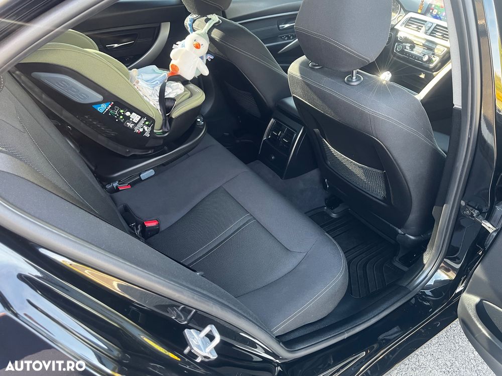 BMW Seria 3 320d xDrive AT Sport Line - 13