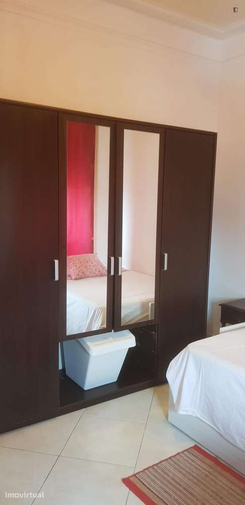 Quarto - localizado em Alameda Lisbon - Grande imagem: 3/24