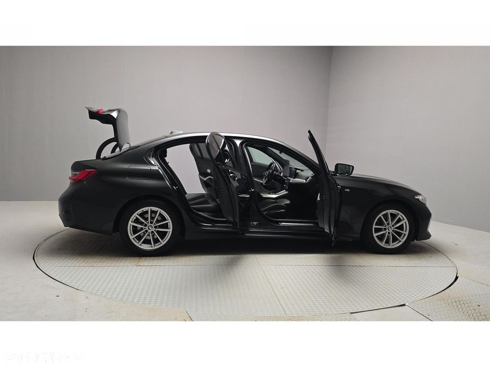 BMW Seria 3 320d xDrive mHEV M Sport - 13