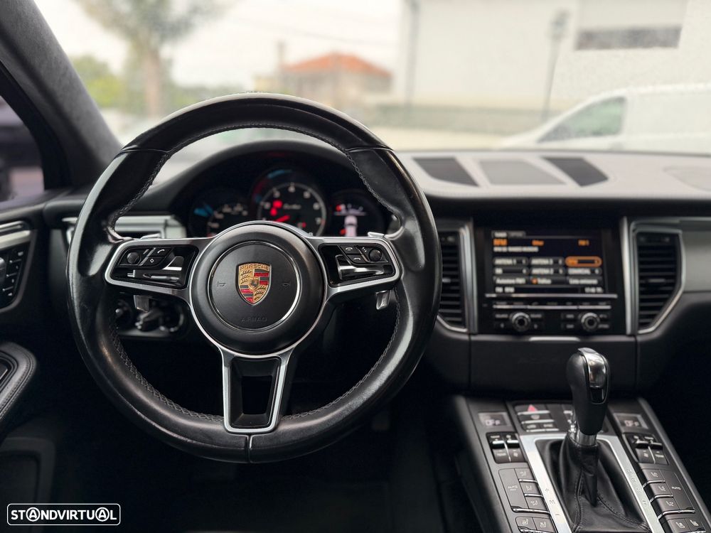 Porsche Macan Turbo - 24