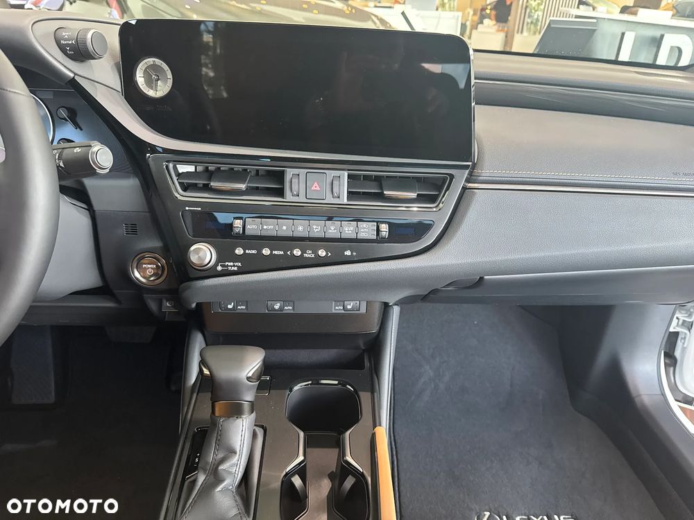 Lexus ES - 15