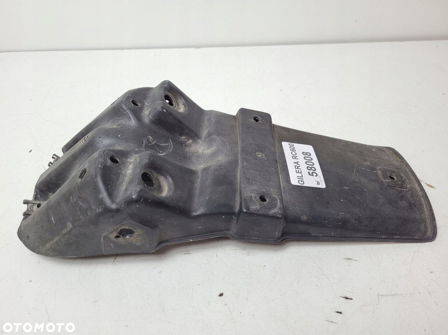 GILERA RC600 BŁOTNIK TYŁ MOCOWANIE TABLICY - 2