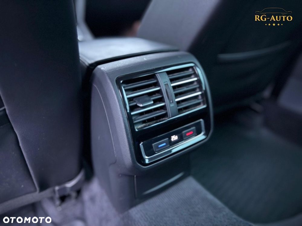 Volkswagen Passat - 35