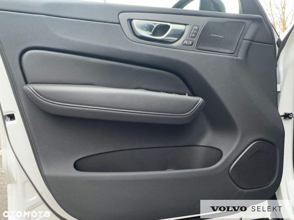 Volvo XC 60 T6 Plug-In Hybrid AWD Plus Dark - 15