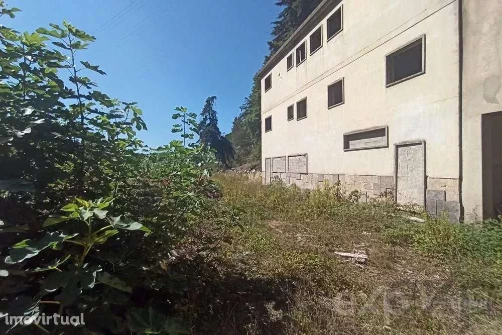 Armazém com terreno junto ao rio Trancão - Grande imagem: 3/17